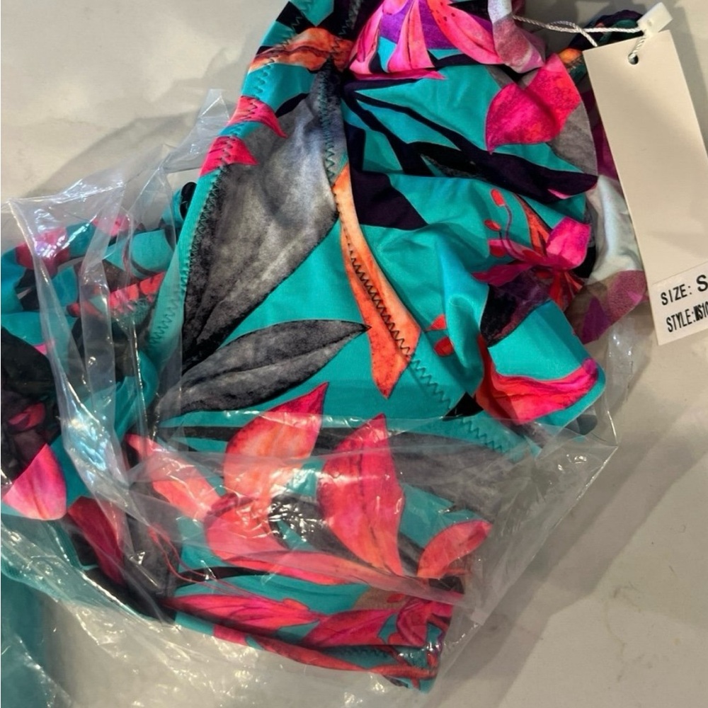 Tropical Print Ruffle Bikini Set - Picture 4 of 4